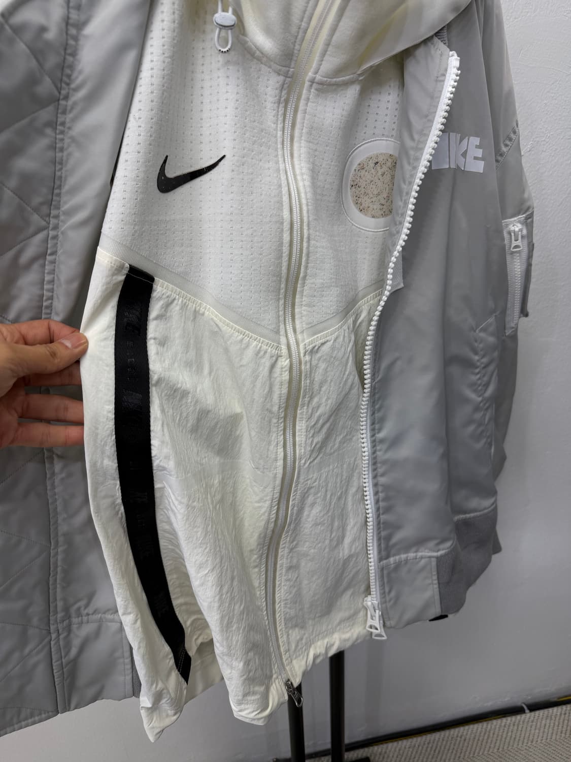 매장판정품) 나이키x사카이 NRG 레이어드 붐버 자켓 L 상품이미지5