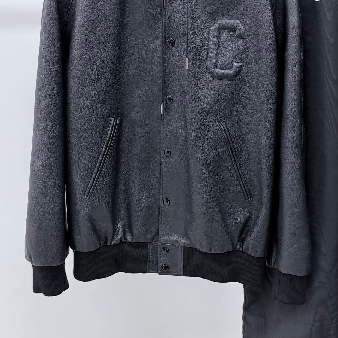 [S+급/50] 24FW 셀린느 레더 블루종 후드 자켓 블랙 상품이미지4