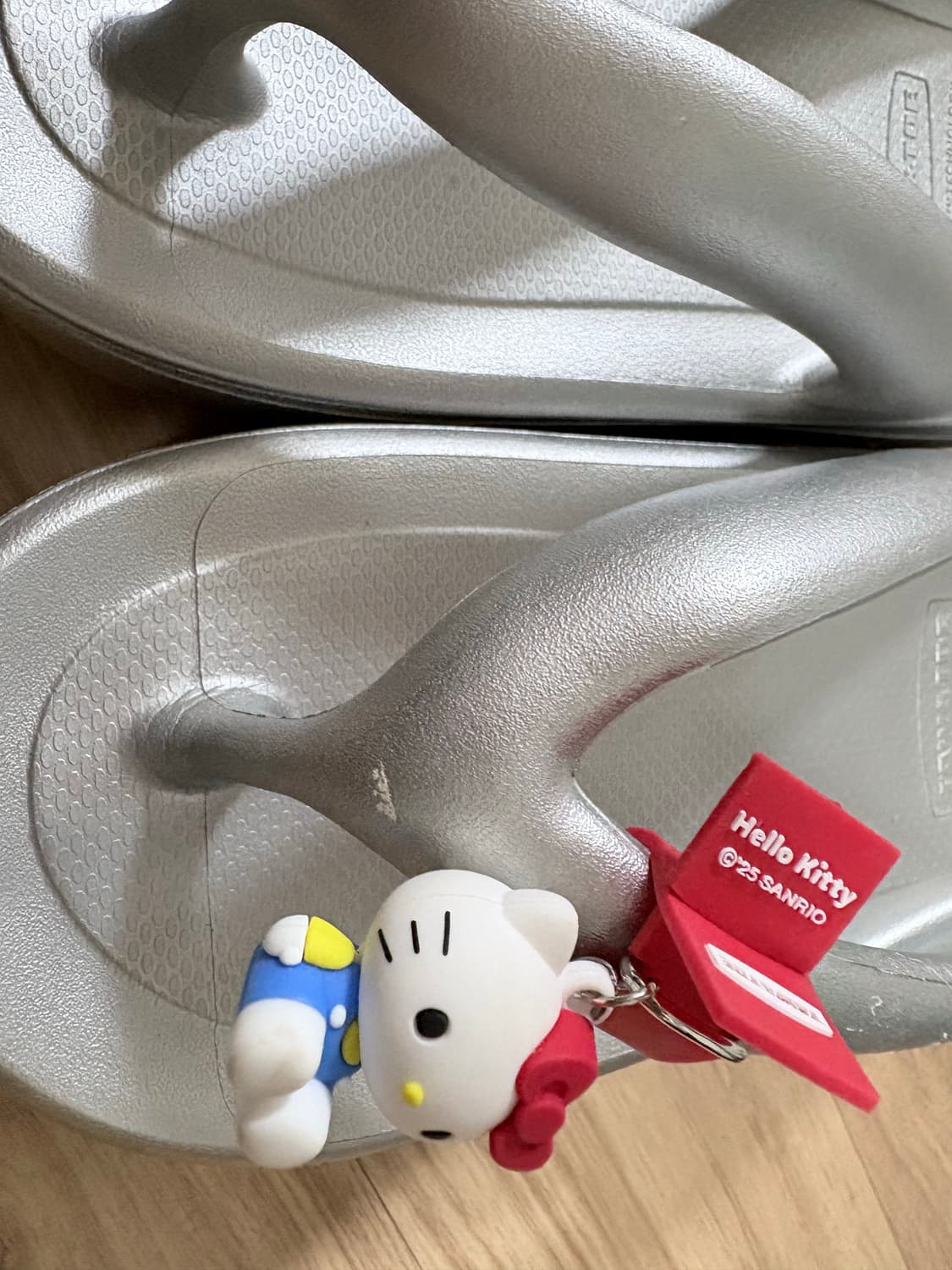 토앤토 산리오 헬로키티 콜라보 230사이즈 상품이미지2