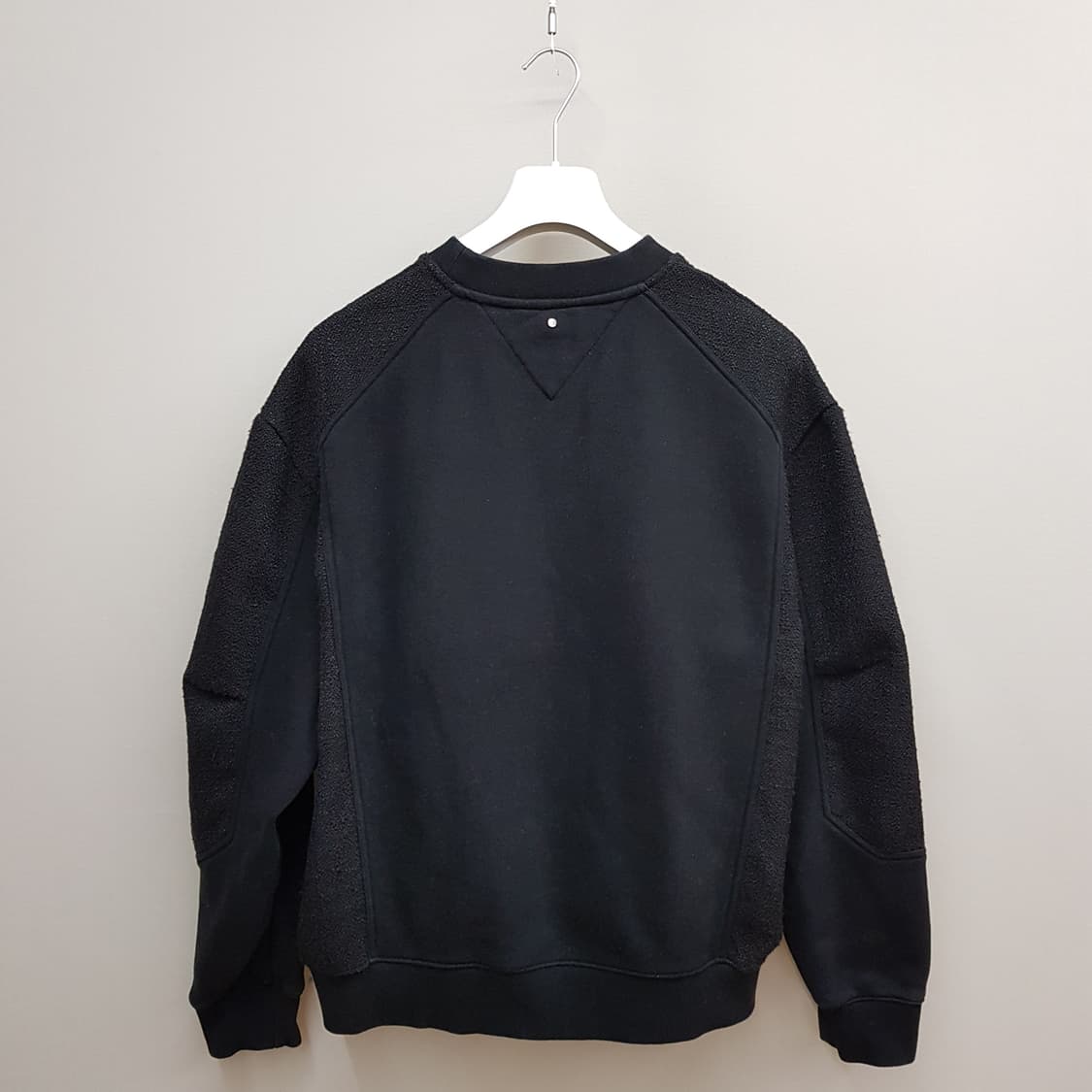 한섬 시스템옴므  2023 배색 패널 스웻셔츠  105 상품이미지4