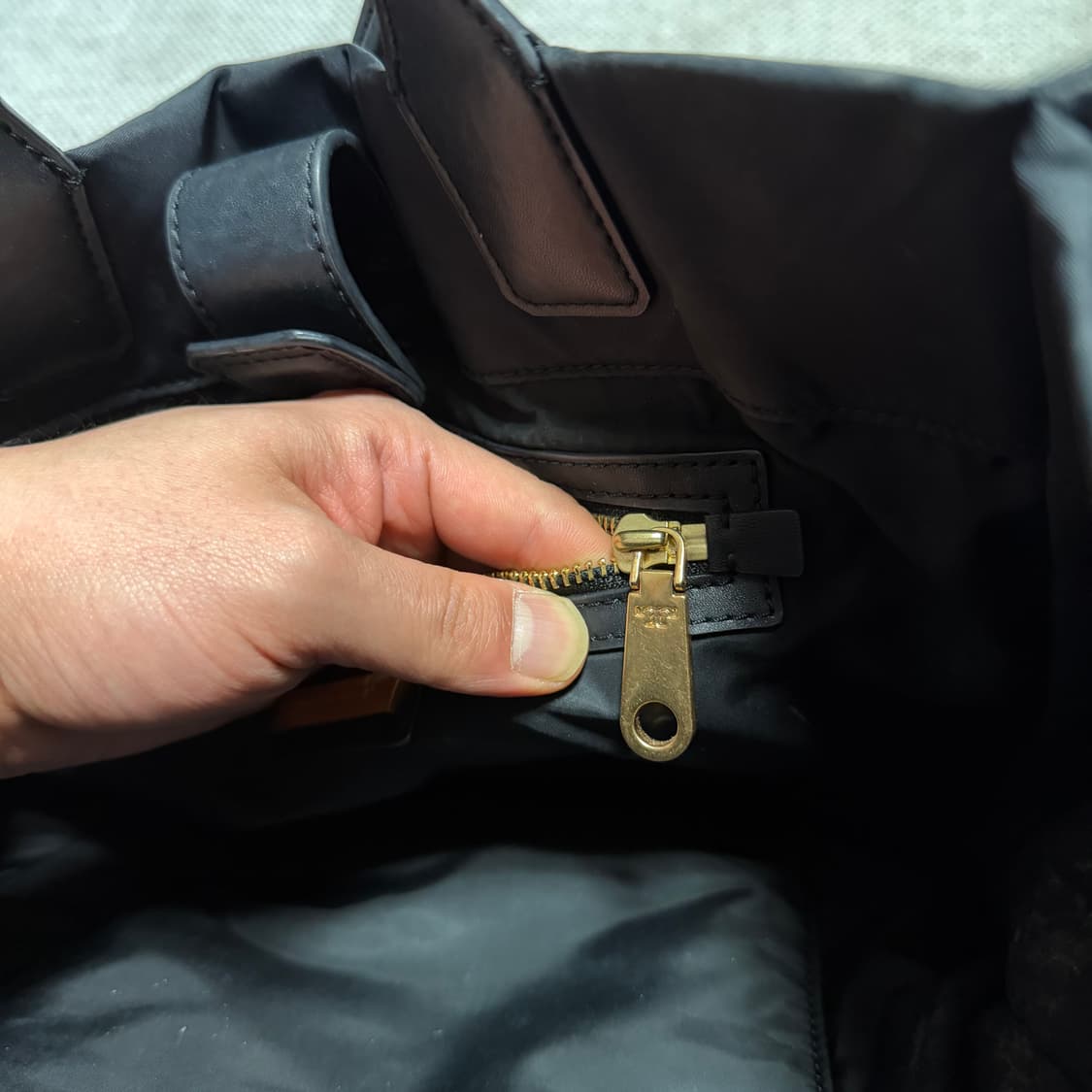 토리버치(TORY BURCH)엘라 로고 토트백 상품이미지5