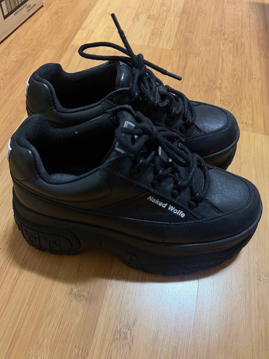 네이키드울프 운동화 블랙235 상품이미지3