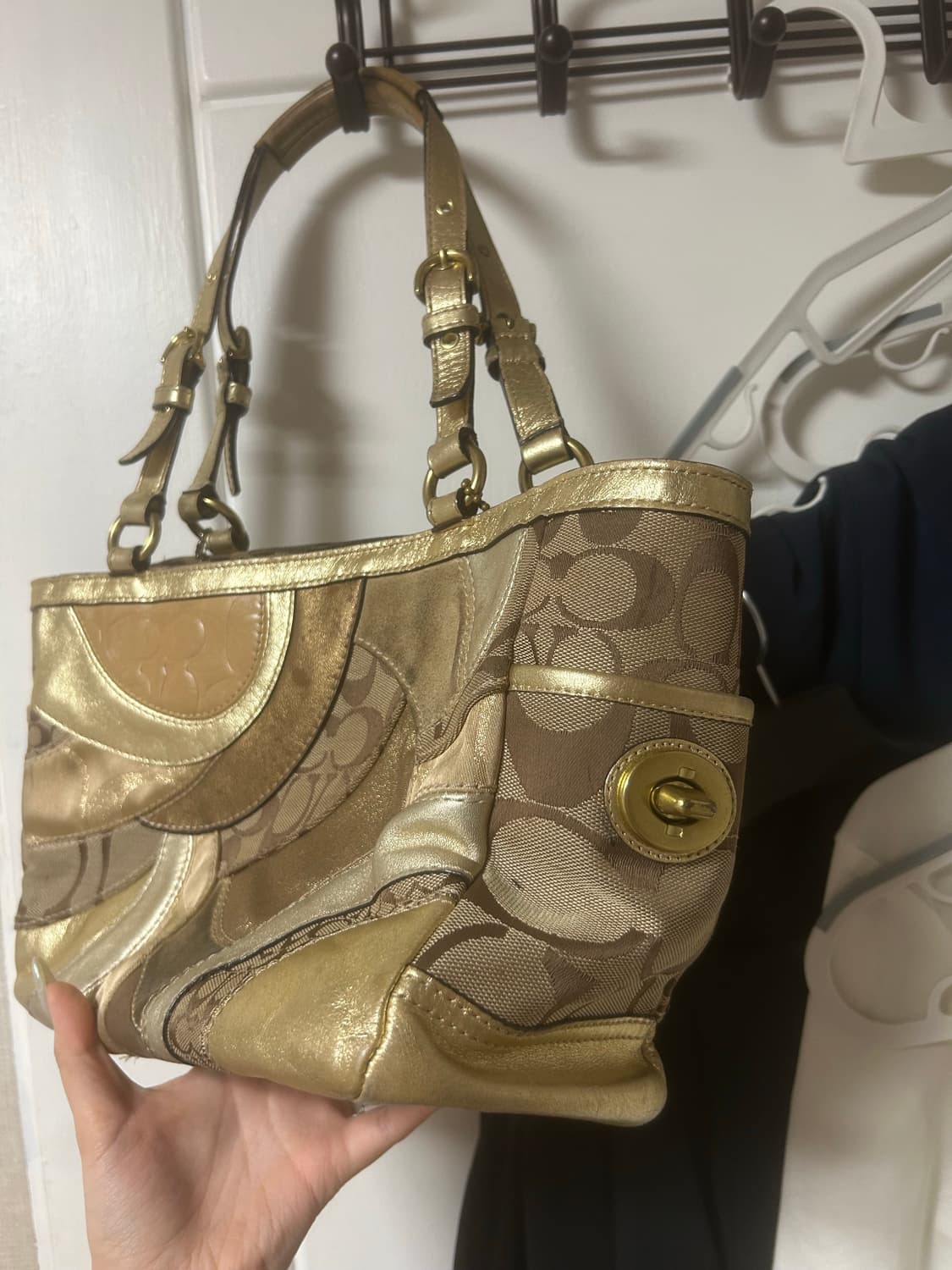 코치 골드컬러 토트백 상품이미지3