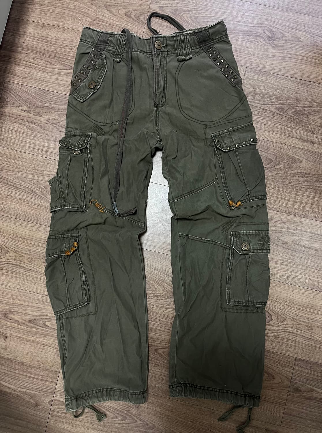 스터드 카고 팬츠 상품이미지1