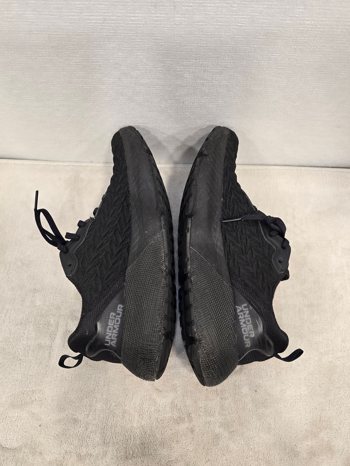 언더아머 HOVR 검정 운동화 270mm 상품이미지5