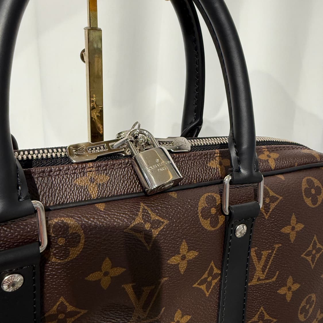 루이비통 마카사르 포르트 도큐멍 보야주 PM 상품이미지6