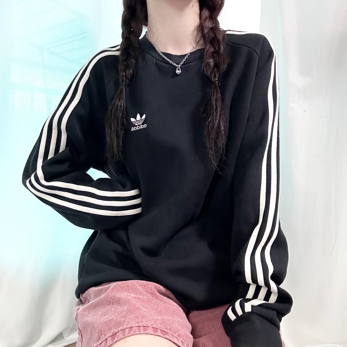 아디다스 자수로고 삼선 맨투맨 상품이미지1