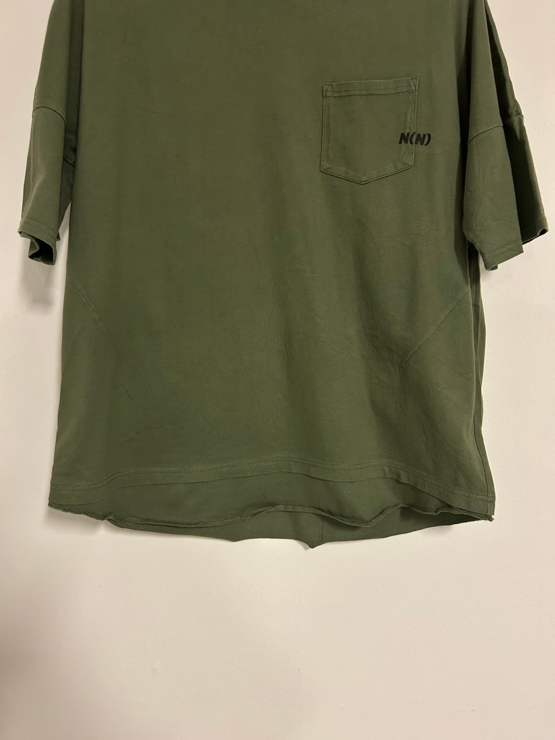넘버나인 NUMBER (N)INE 카키 백프린트 티셔츠 상품이미지2