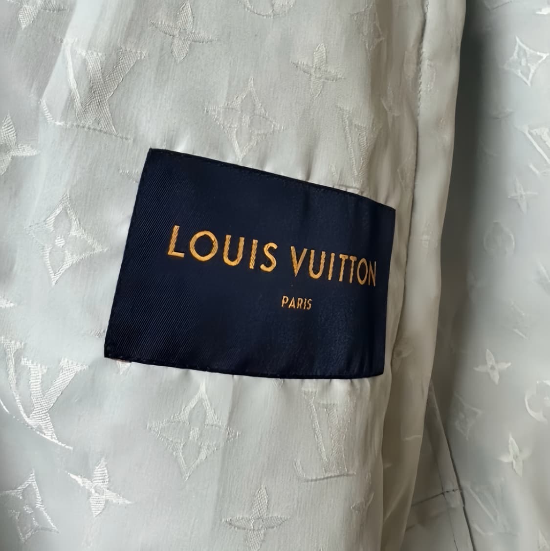 [48/백화점판] 루이비통 클라우드 모노그램 윈드브레이커 바람막이 자켓 상품이미지3