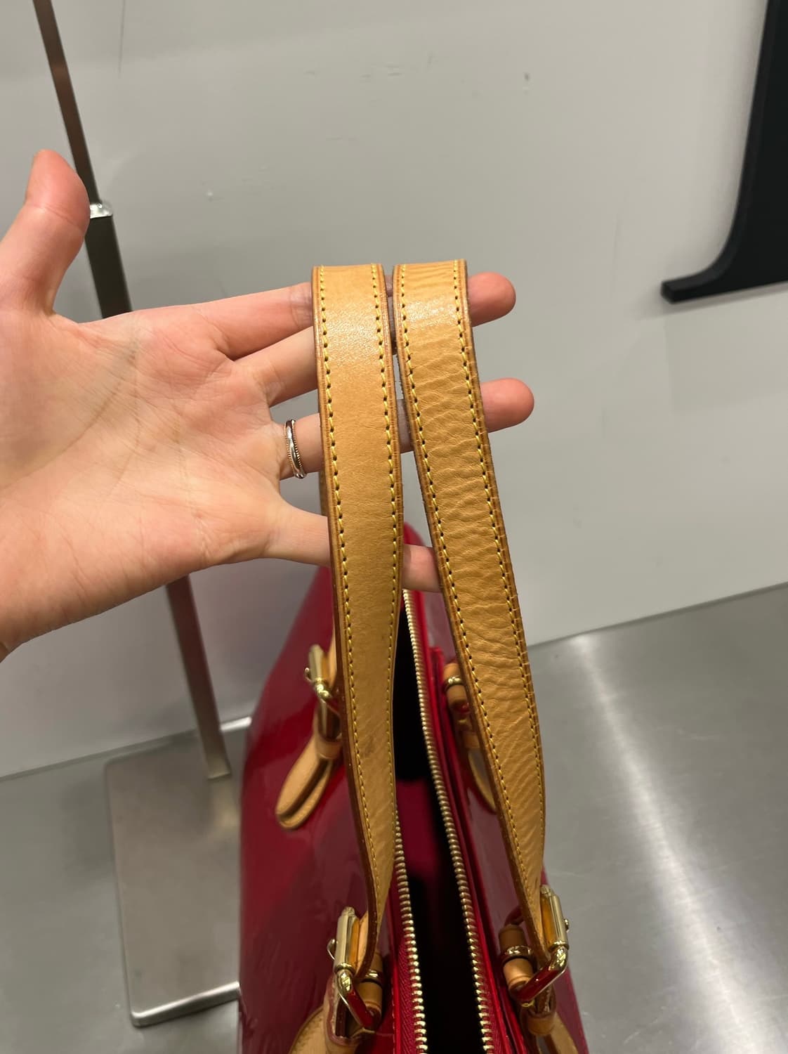 루이비통 베르니 로즈우드 레드 숄더백 정품 (상태good👍) 상품이미지3