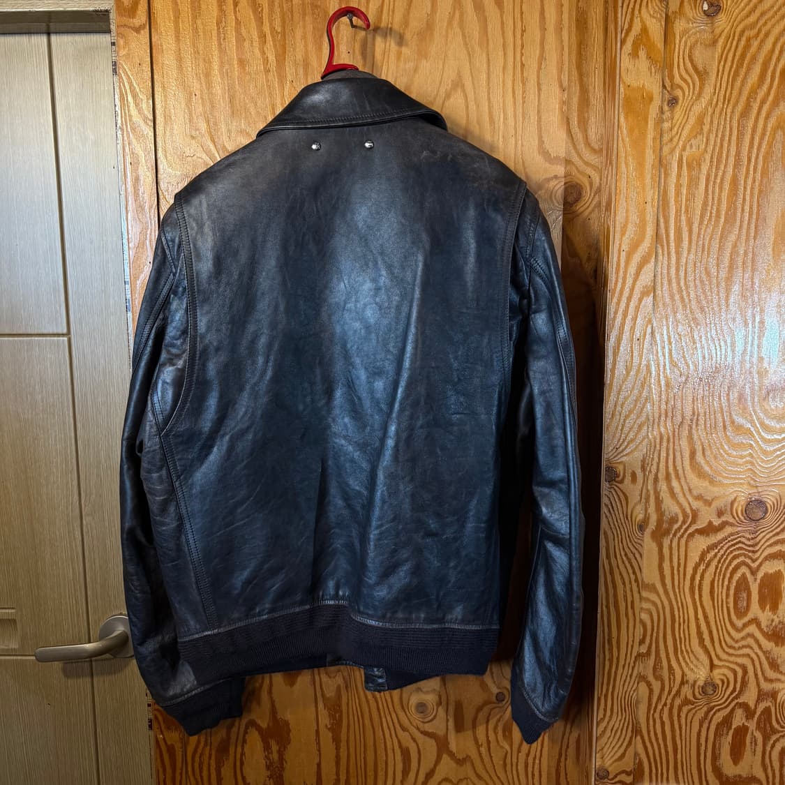 벨루티 파티나 가죽 봄버 자켓 판매 합니다. 상품이미지8