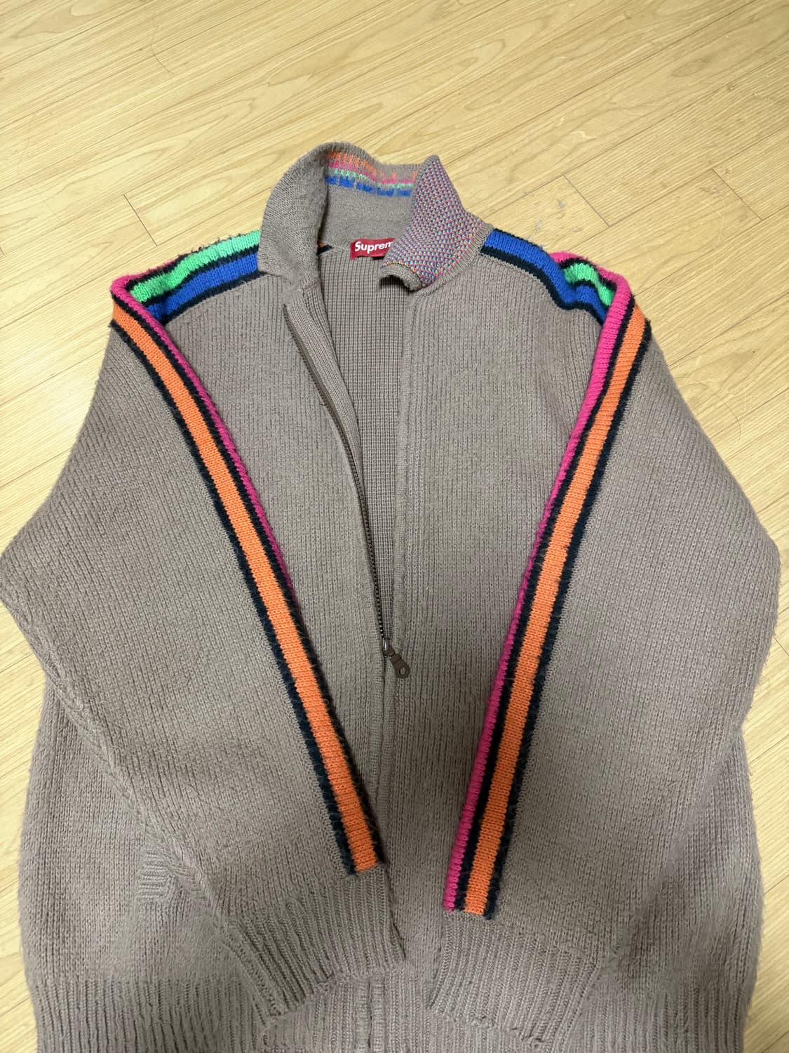 슈프림 슬리브 스프라이트 집업 스웨터 더스티 브라운 상품이미지2