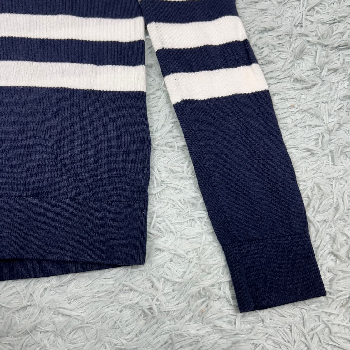 타미힐피거  여성 스트라이프 브이넥 경량 니트 44 상품이미지6