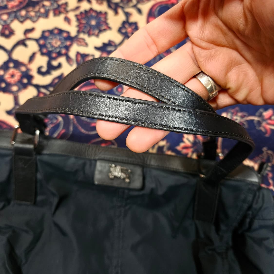 버버리(BURBERRY) 버클레이 나일론 토트백 상품이미지3