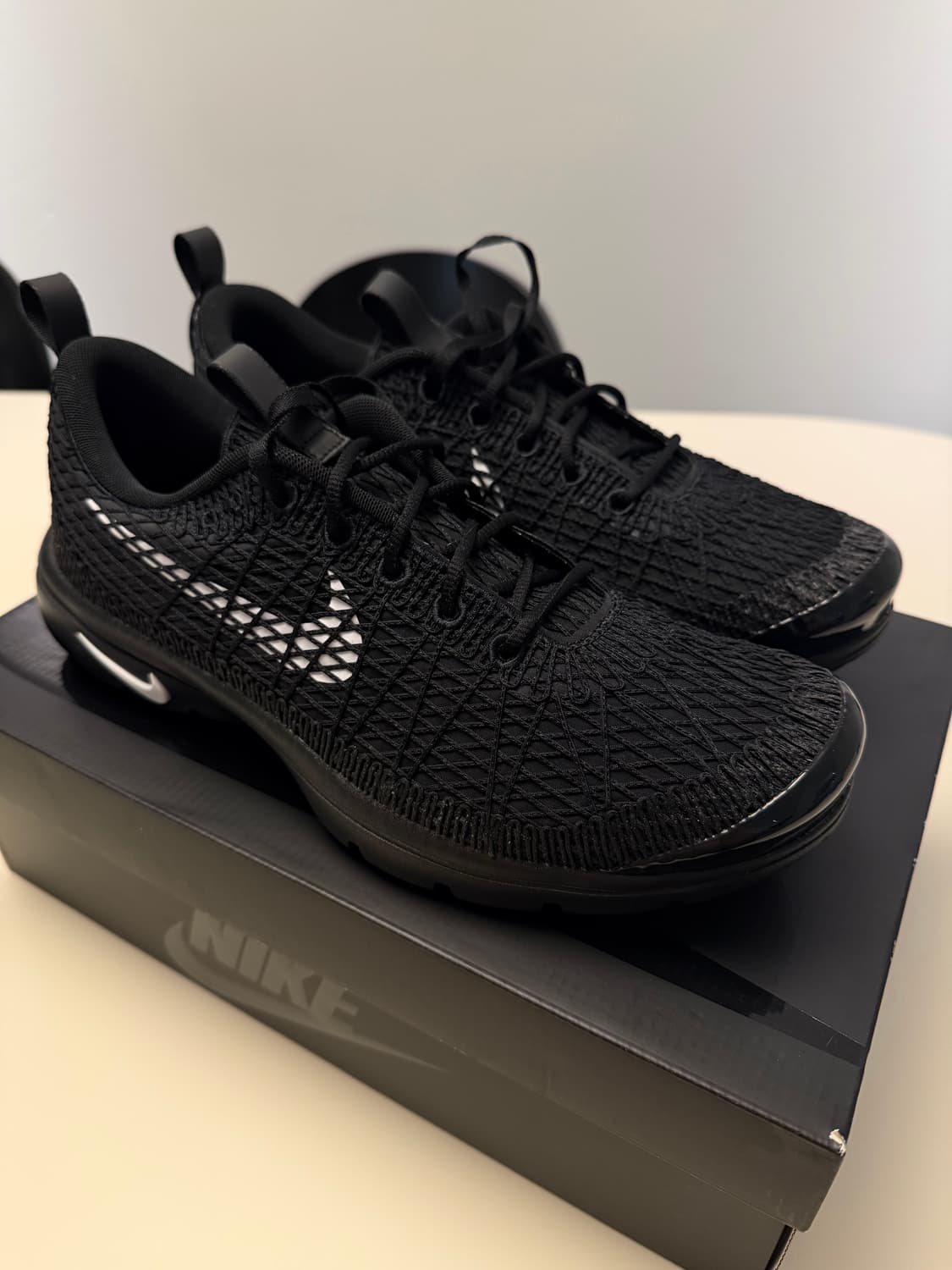 나이키 x 꼼데가르송 옴므 플러스 에어 리주버네이트 블랙 화이트 285 상품이미지1