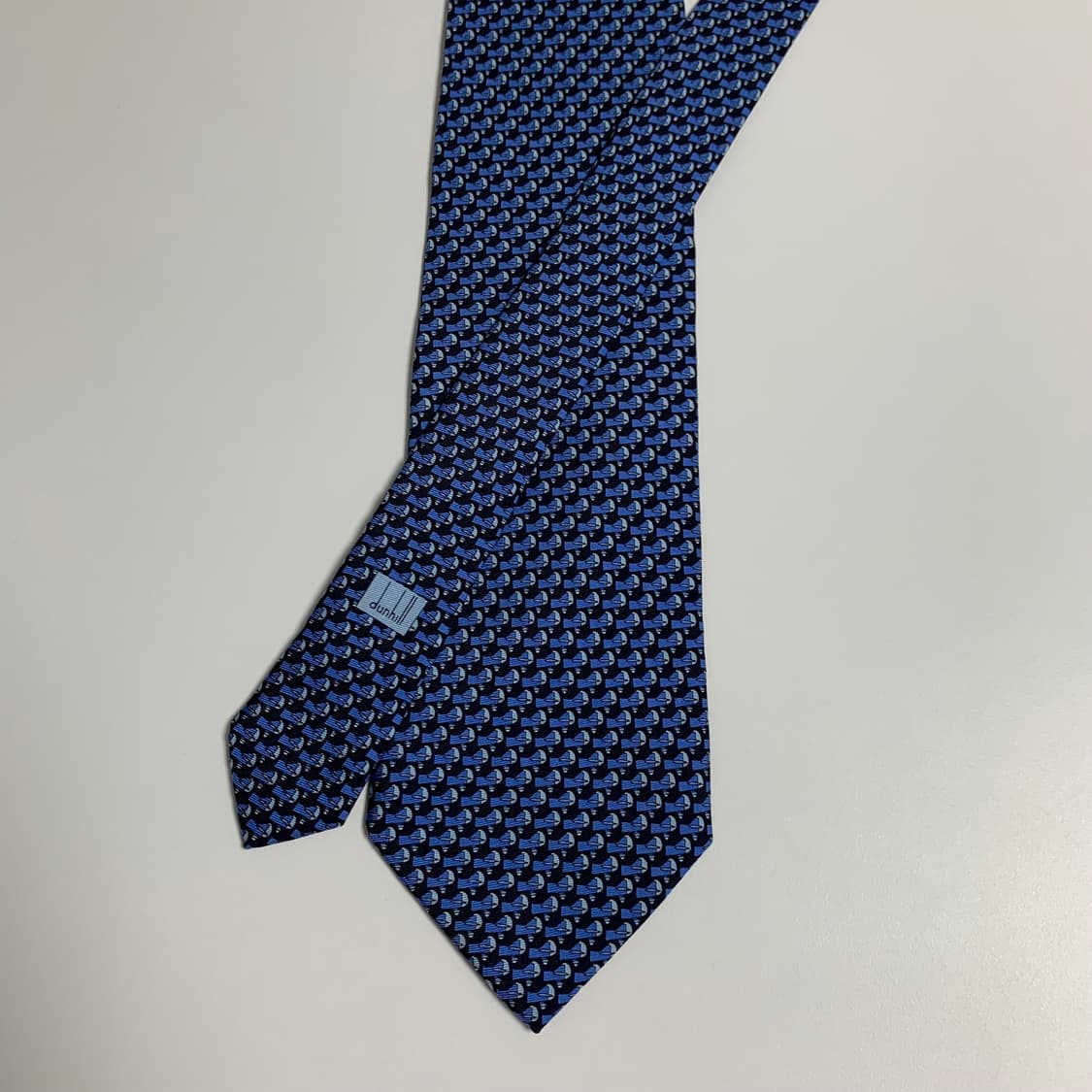 던힐(dunhill) 새상품급 명품넥타이 100실크 네이비컬러 정장룩 상품이미지3