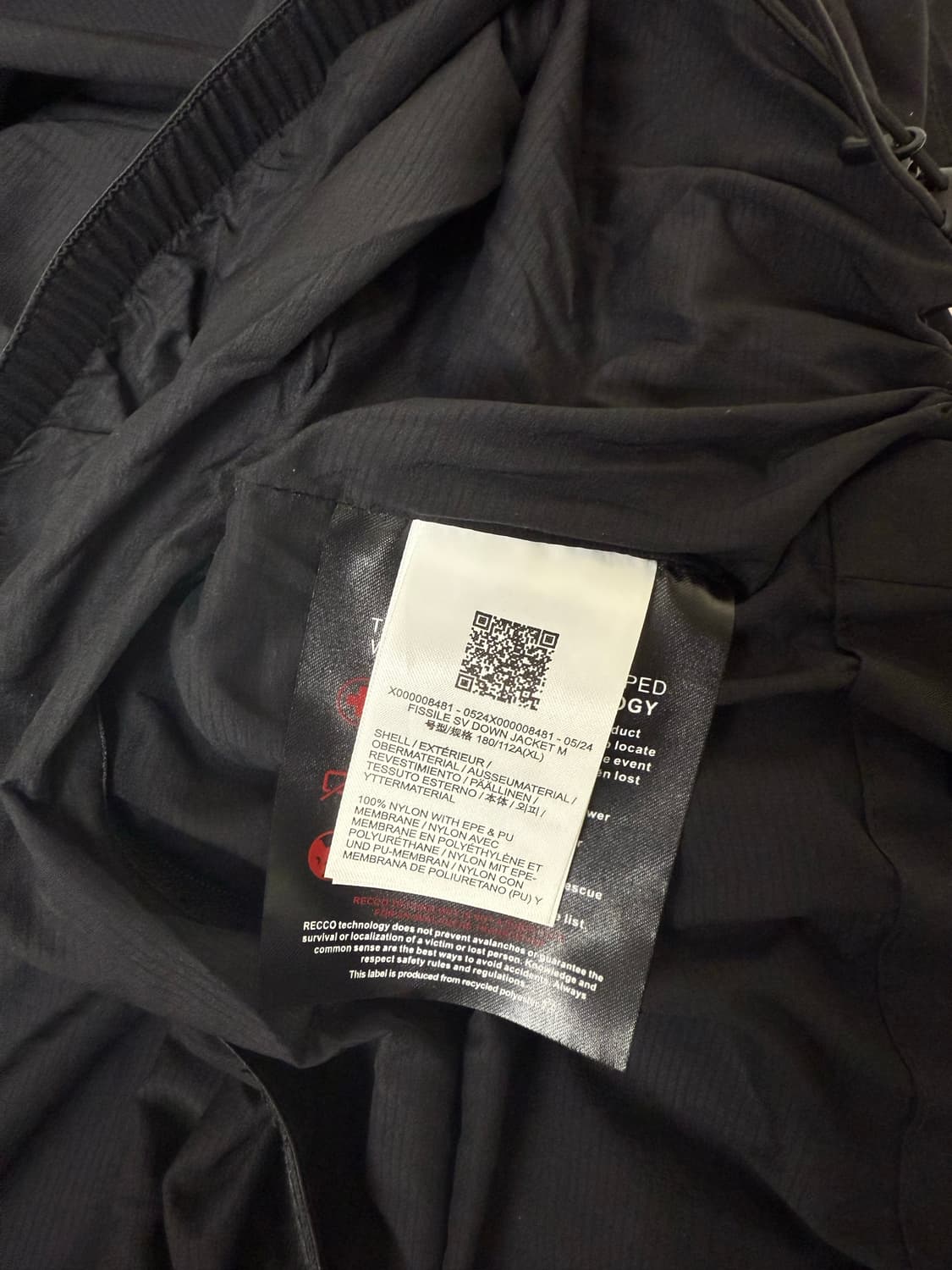 아크테릭스 피슬 sv 다운 XL 사이즈 블랙 색상 상품이미지9