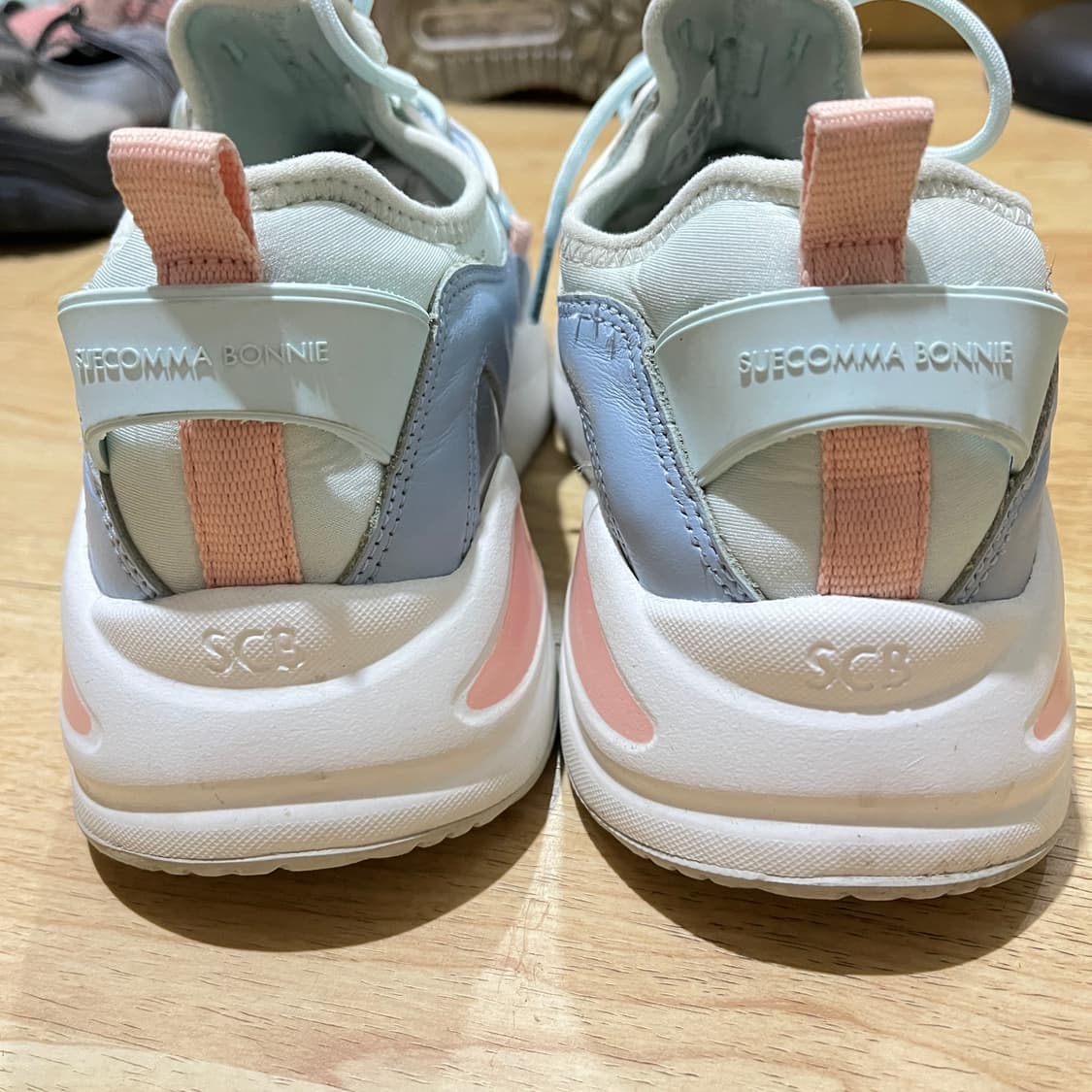 (245mm) 슈콤마보니 푸에고 스니커즈 (청하 착용) 상품이미지4