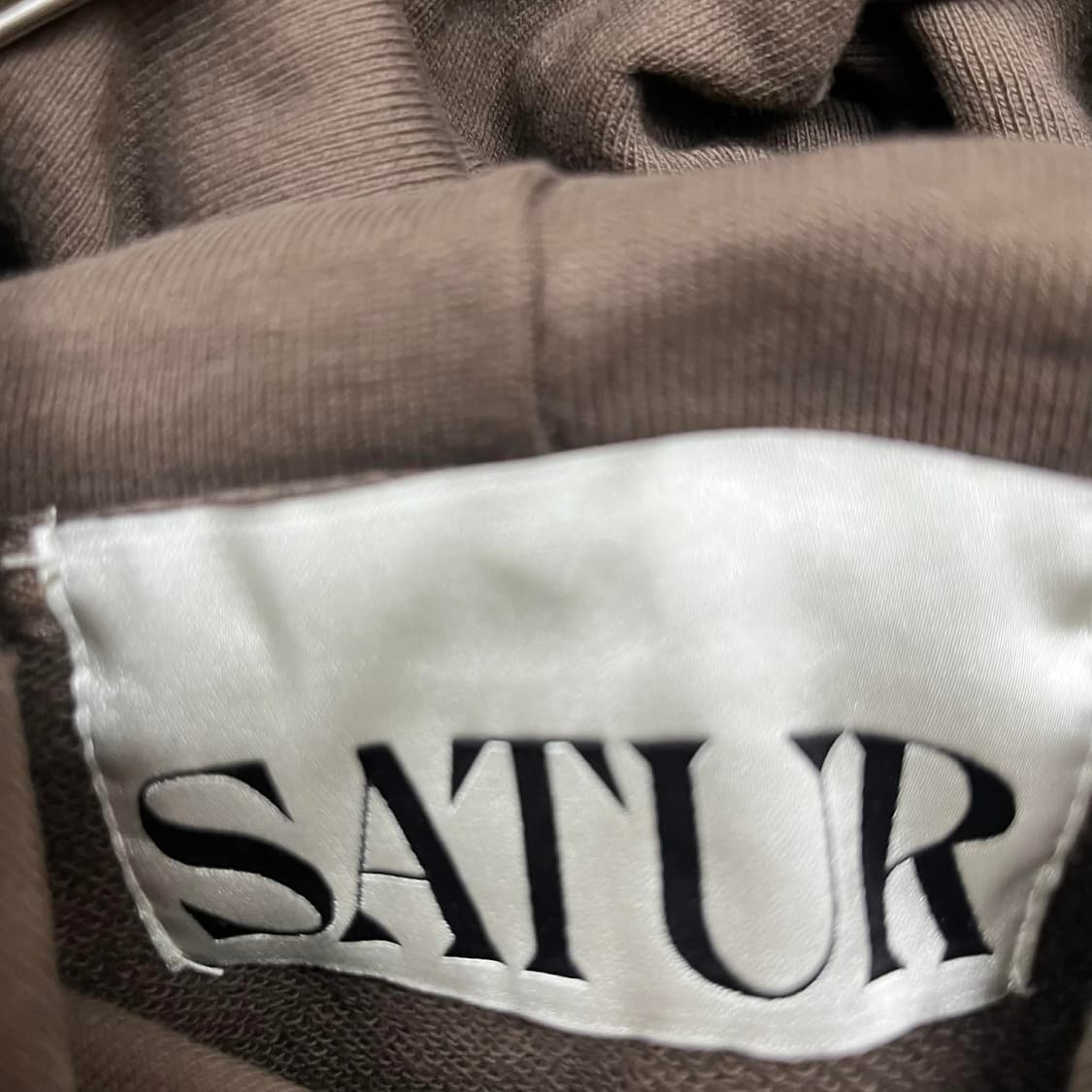 Satur 세터 리벳 아플리케 브라운 스웻 셔츠 후드티(95) 상품이미지6