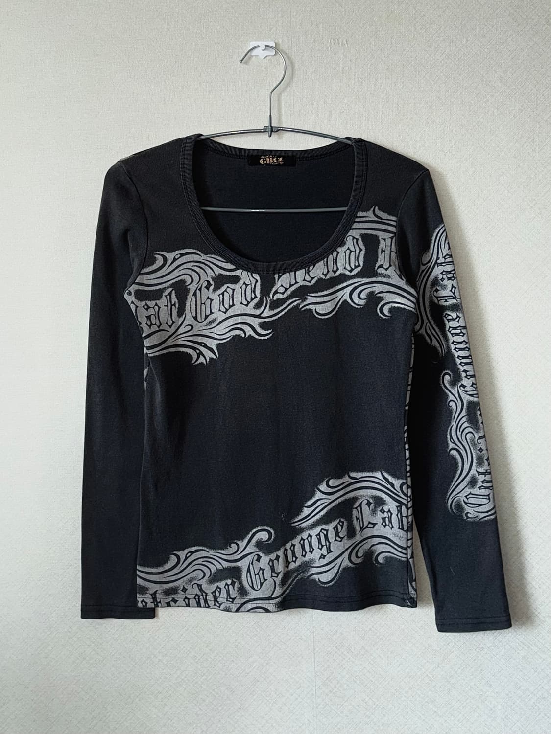 glitz lettering detailed longsleeve 상품이미지1