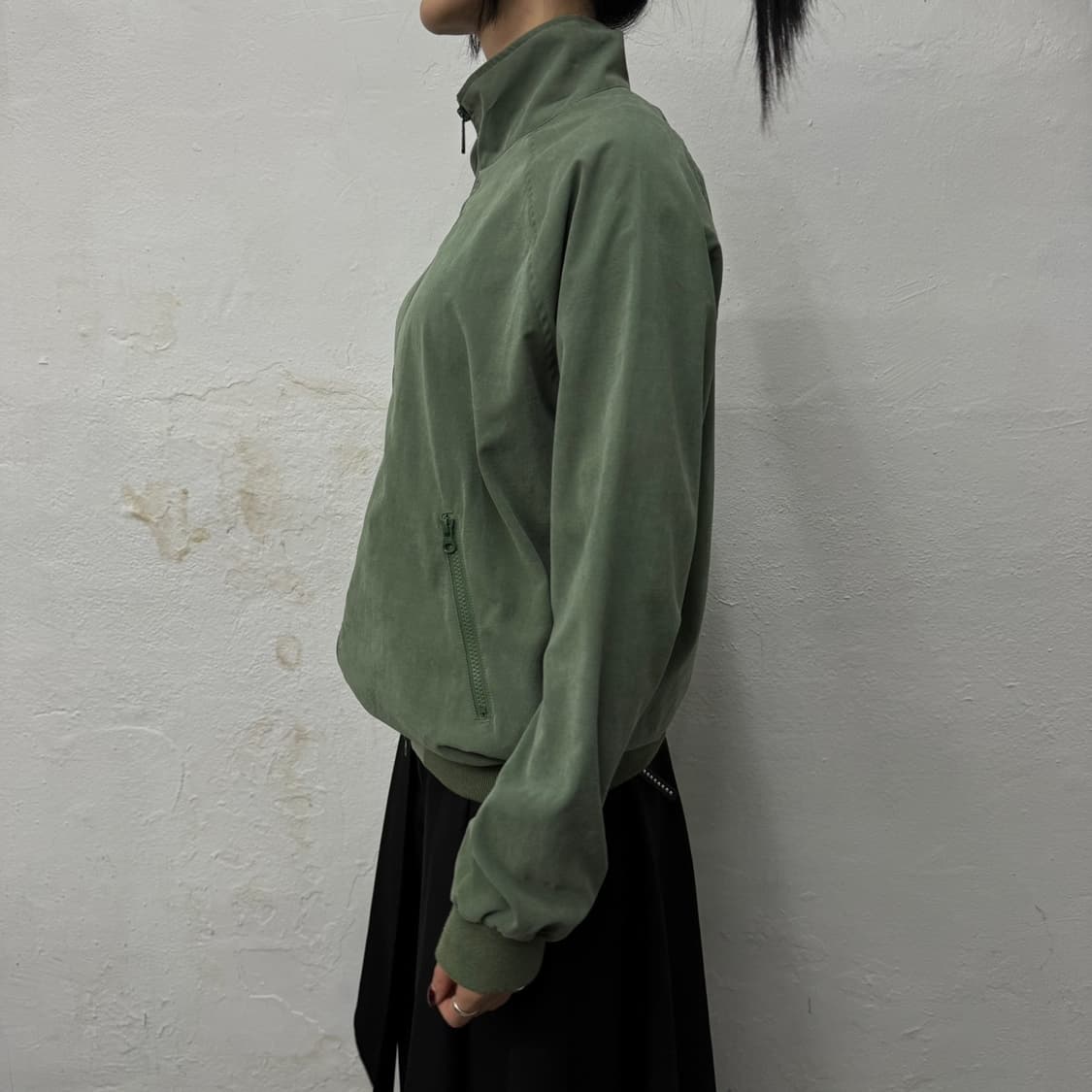 빔즈(BEAMS) 카키컬러 폴리에스터 더블 집업 하이넥 테크 윈드브레이커 상품이미지2