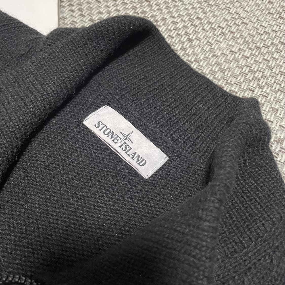 스톤아일랜드 빅로고 자수 니트집업 상품이미지3