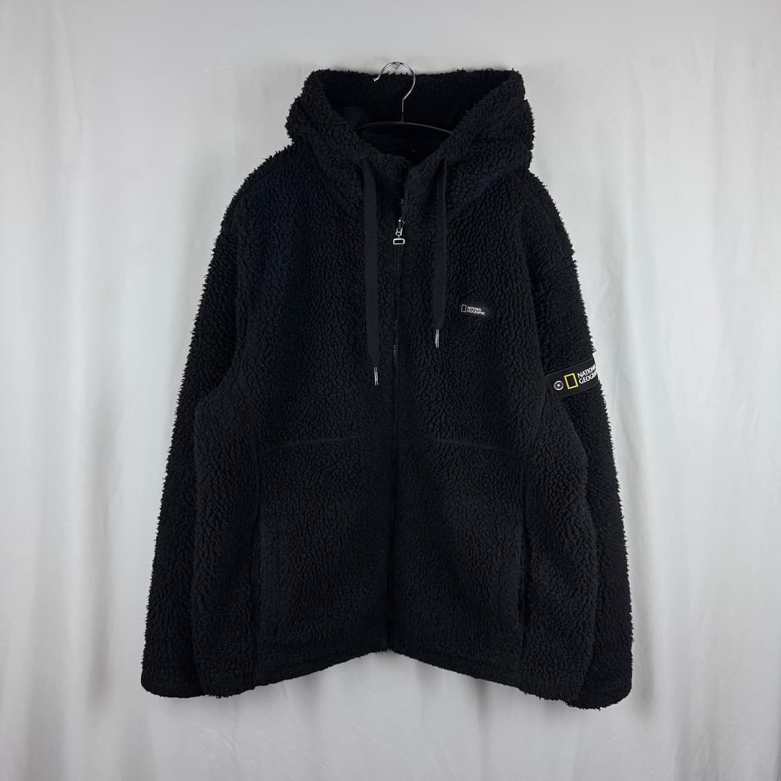 (110) 내셔널지오그래픽 양털 플리스 후드집업 블랙 상품이미지2