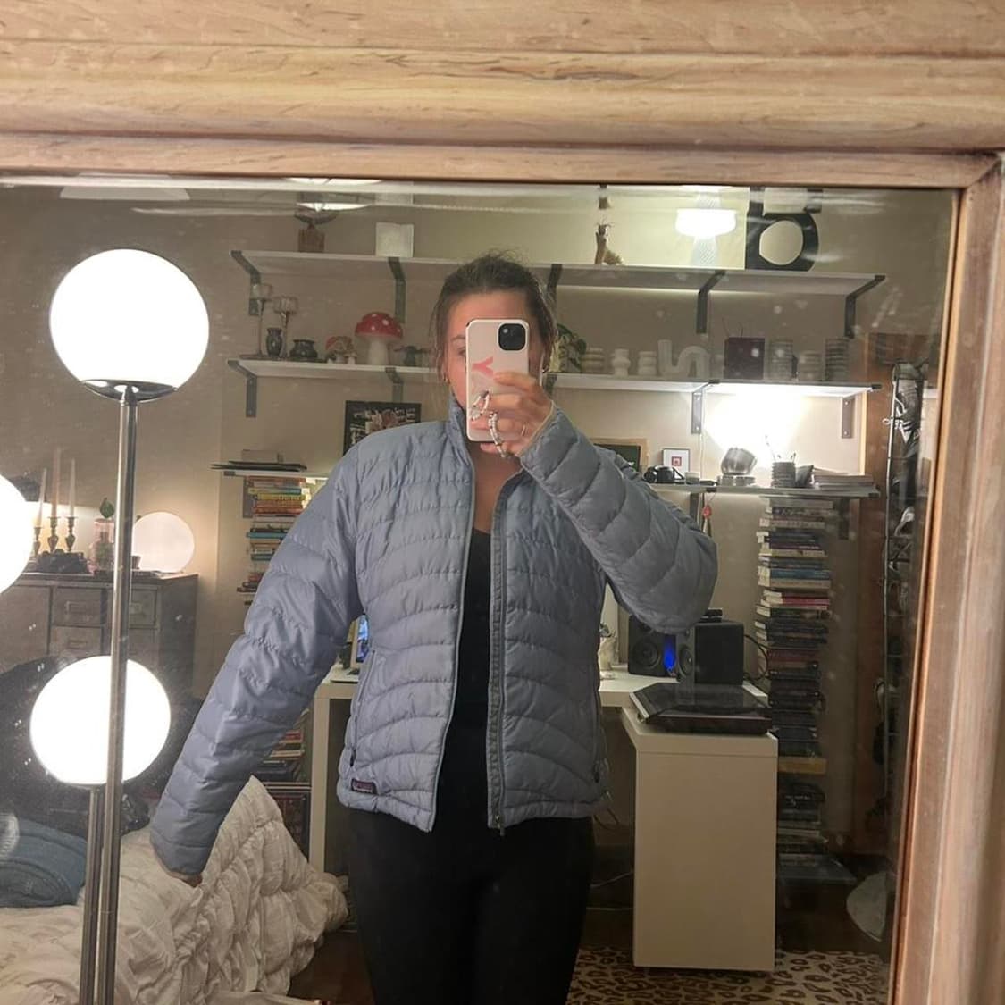 파타고니아 경량패딩 그레이 상품이미지2