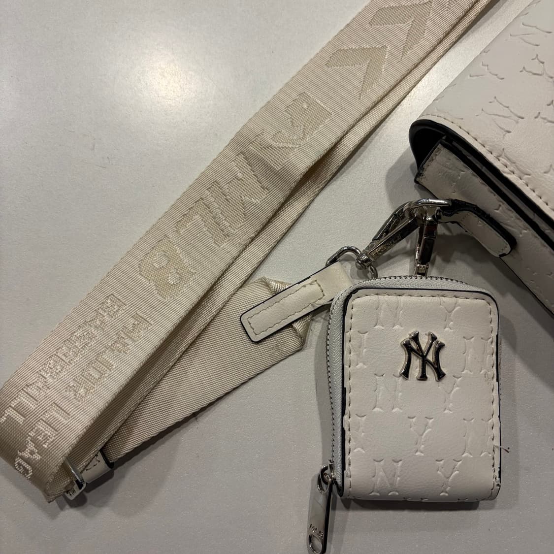 MLB 뉴욕 양키스 엠보 크로스백 + 카드지갑 상품이미지3