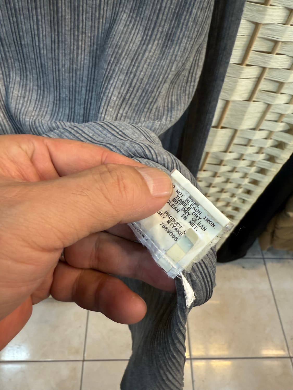 3/66 정품 플리츠플리즈 팝니다 상품이미지3