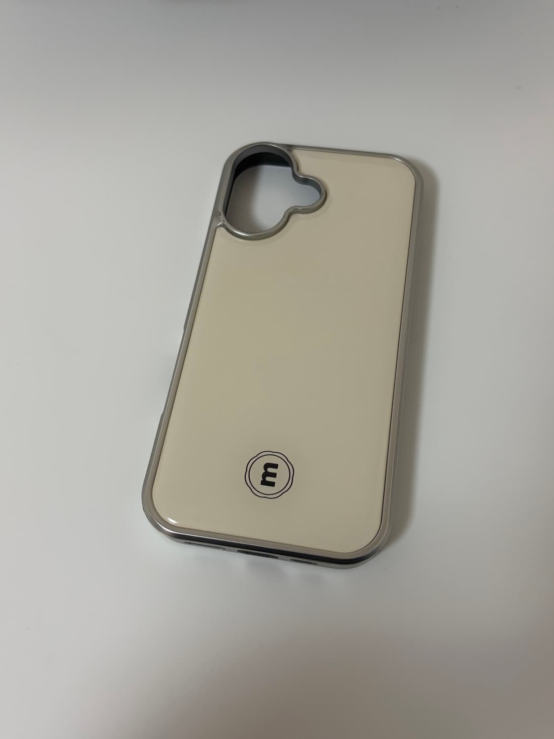 바로배송) 미닛뮤트 아이폰 17 실버 케이스 버터 상품이미지2