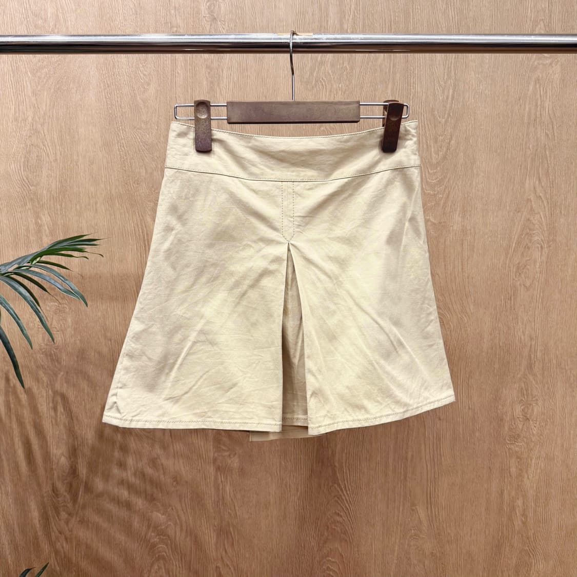 버버리 블루 라벨 미니 플레어 스커트 로고 자수 디테일 베이지 상품이미지1