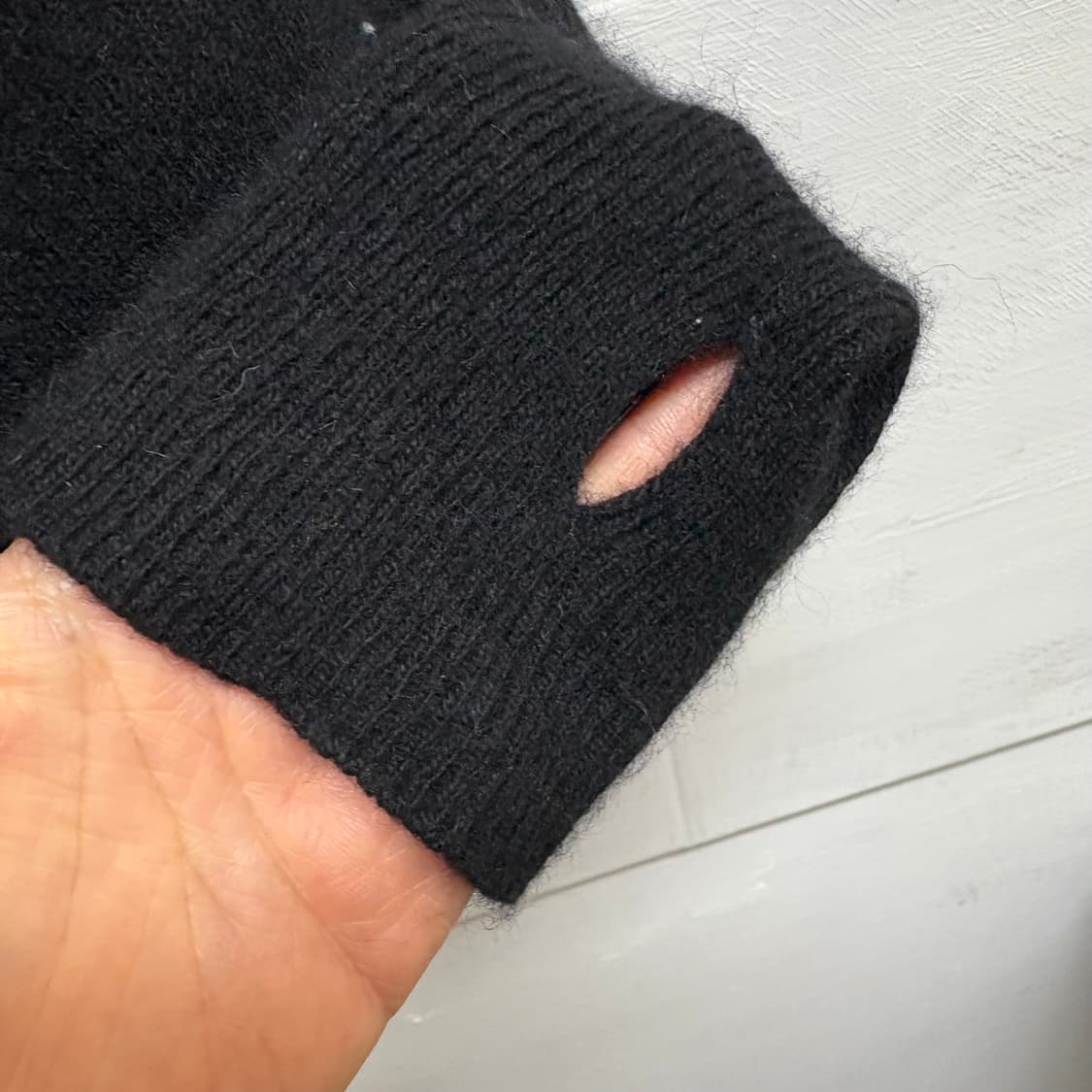 라쿤울 블랙 핑거홀 니트 95  상품이미지2