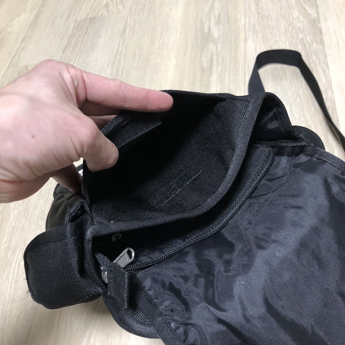 (OS) 노스페이스 NORTH FACE 블랙 스퀘어 크로스백 상품이미지4