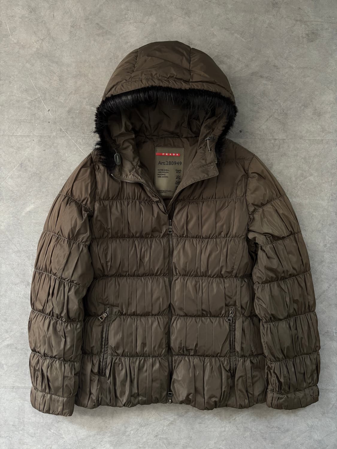 PRADA 프라다 카키 셔링 퍼 후드 우먼 패딩 상품이미지3