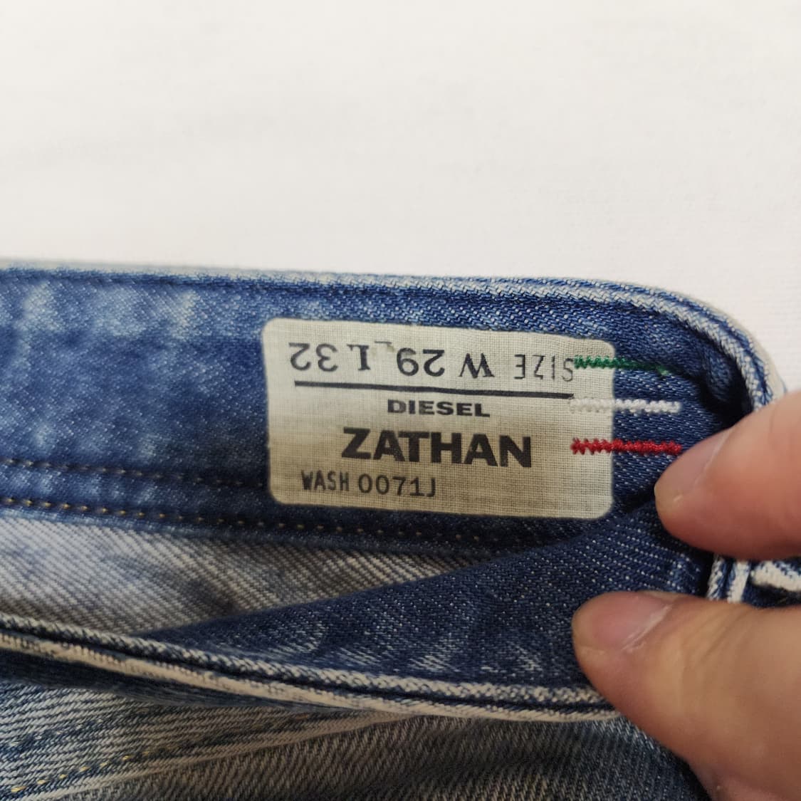 DIESEL ZATHAN 디젤 연청 워시드 플레어 부츠컷 데님팬츠 상품이미지9