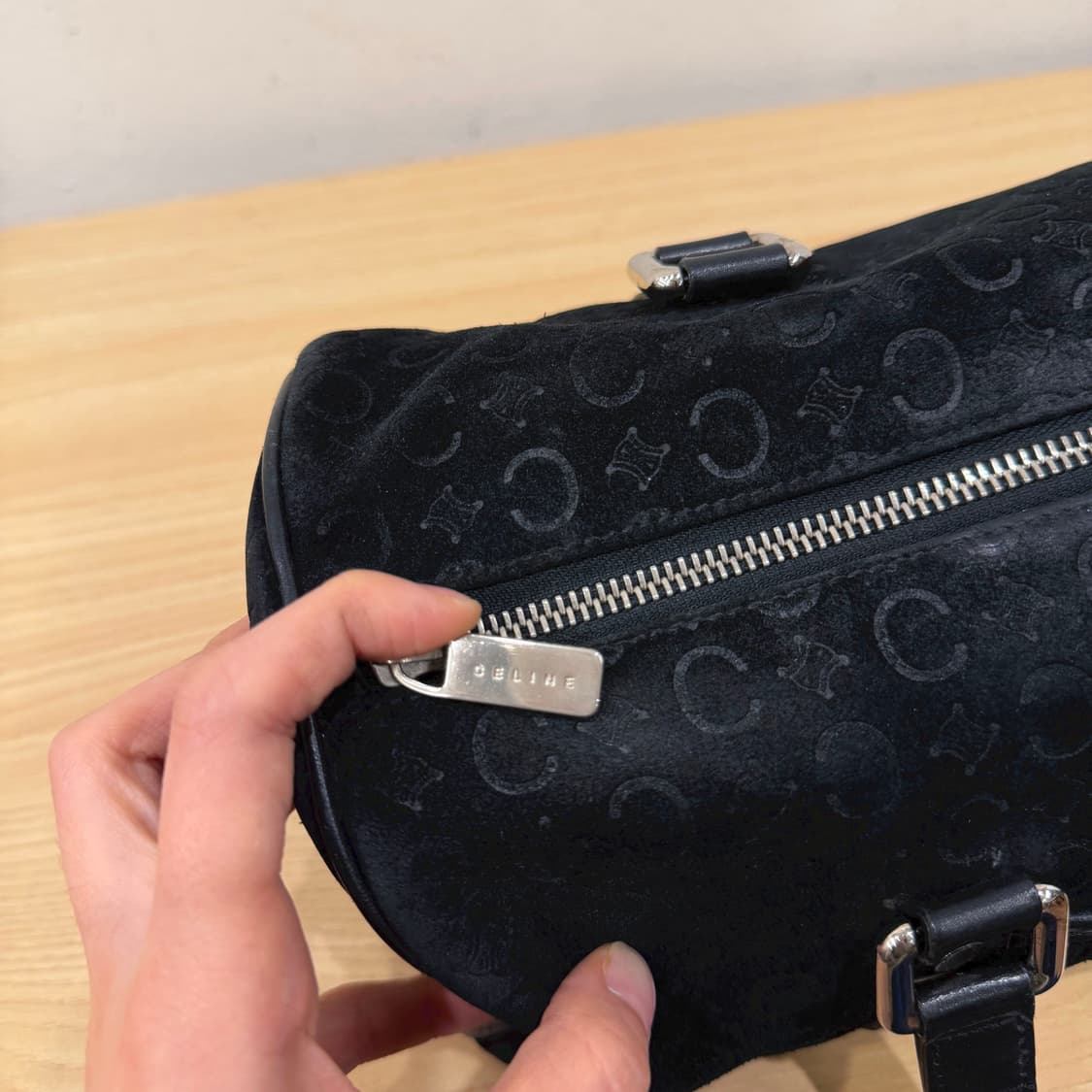 셀린느 보스턴백 블라종 C패턴 벨벳 디테일 블랙 상품이미지5