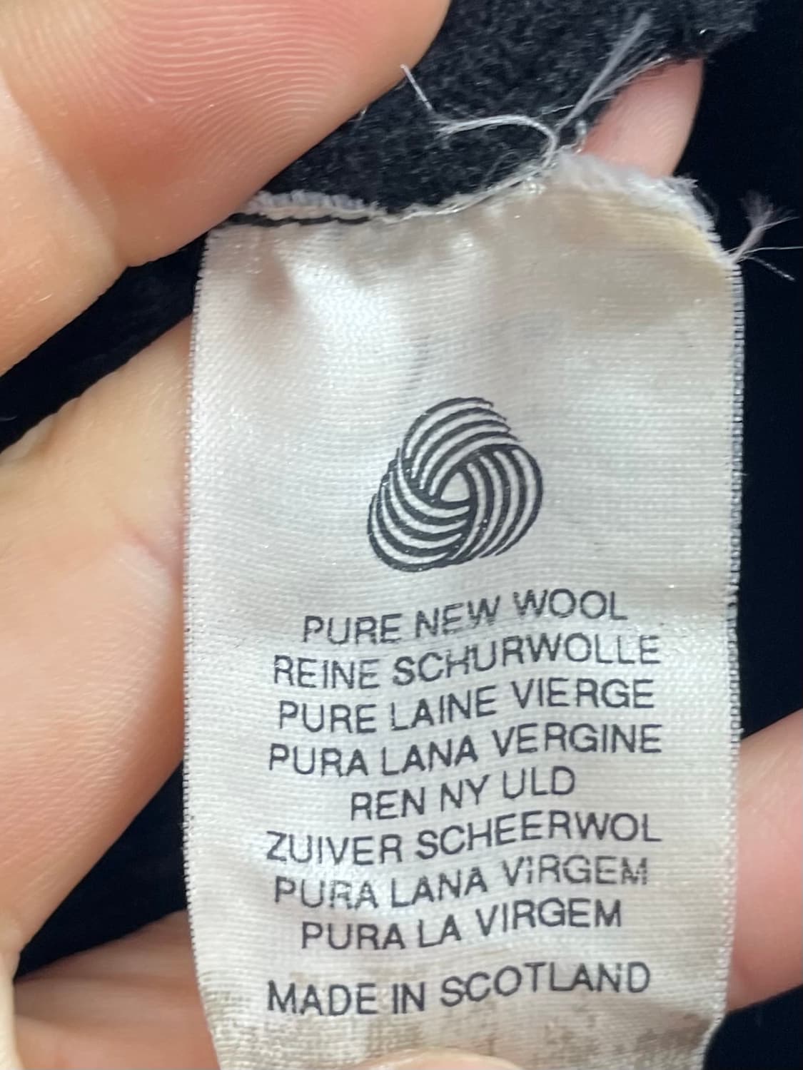 버버리 스코틀랜드 울 금장 라운드 가디건 (on.545) 상품이미지6