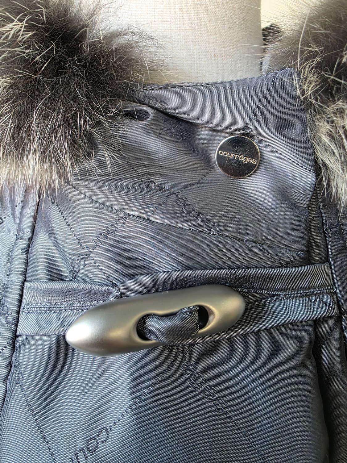 courreges 올오버 모노그램 롱 덕다운 패딩/블루 폭스퍼 상품이미지5