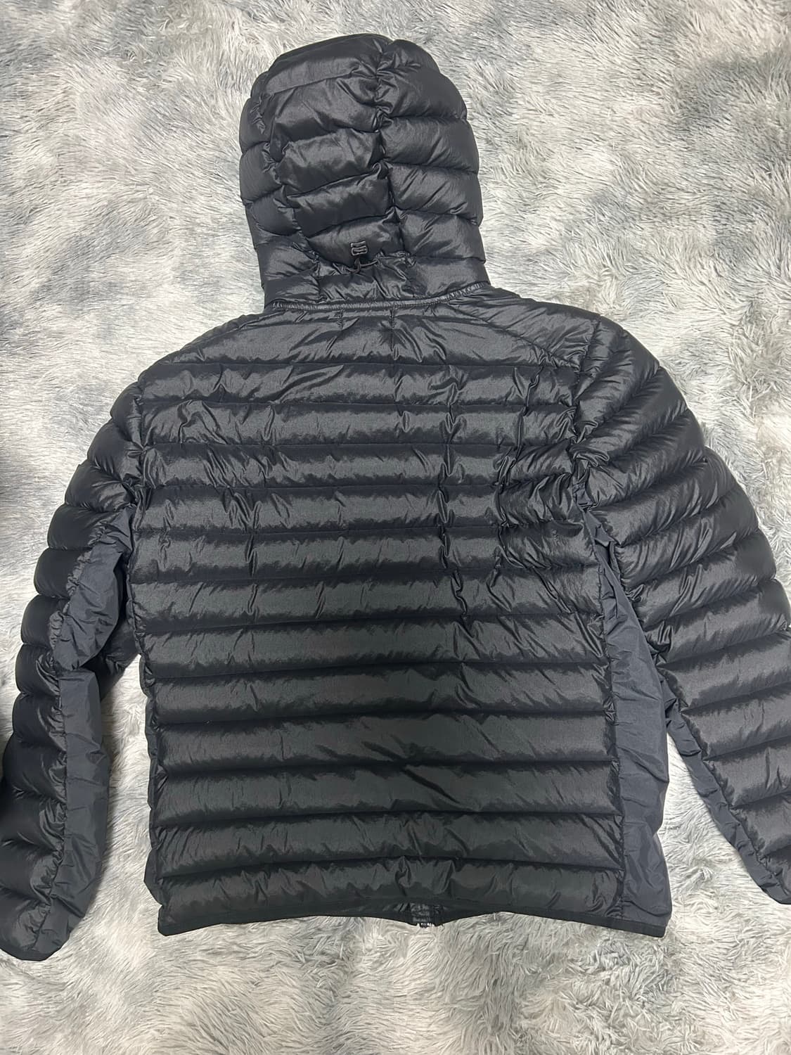 [새상품급] 24fw 스톤아일랜드 룸우븐 경량패딩 블랙 L 상품이미지4