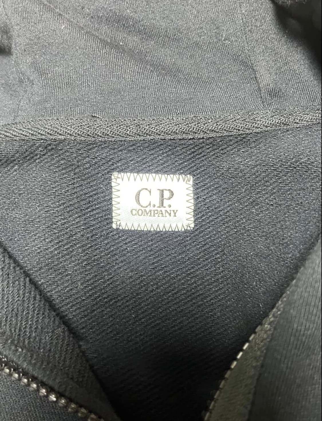 C.P 컴퍼니 고글 후드 집업 m사이즈 판매합니다 상품이미지5
