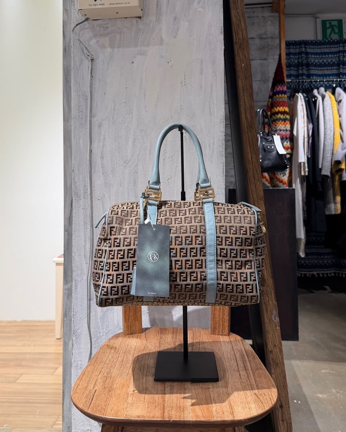 펜디 브라운 주카 블루 레더 트리빙 캔버스 보스턴백 상품이미지4