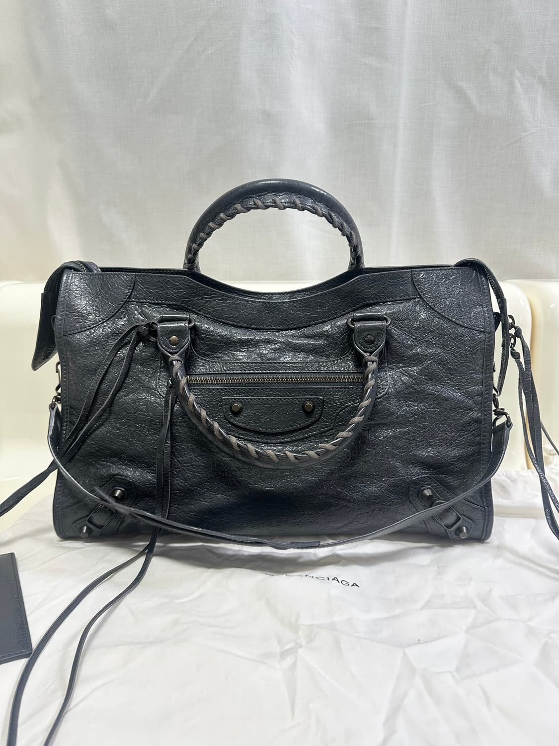 [A+ 정품] 발렌시아가 시티 모터백 미디움 다크그레이 상품이미지3