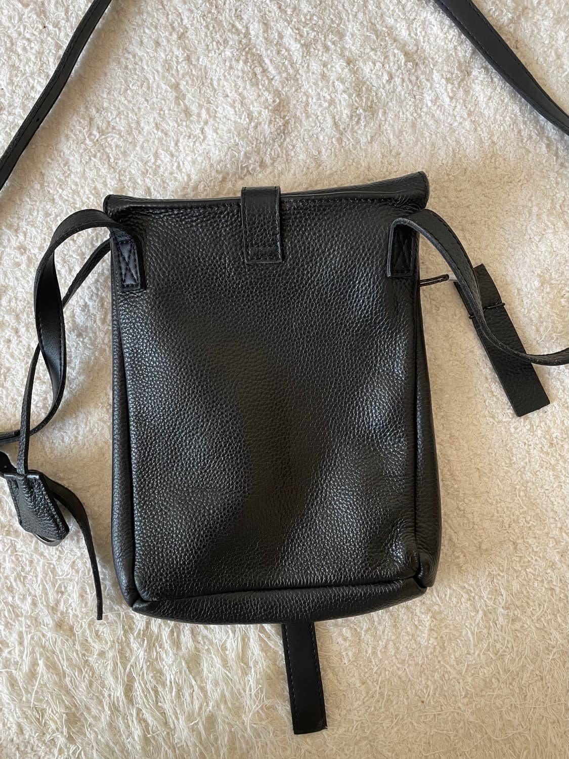 sarah pacini 블랙 레더 크로스백 상품이미지3