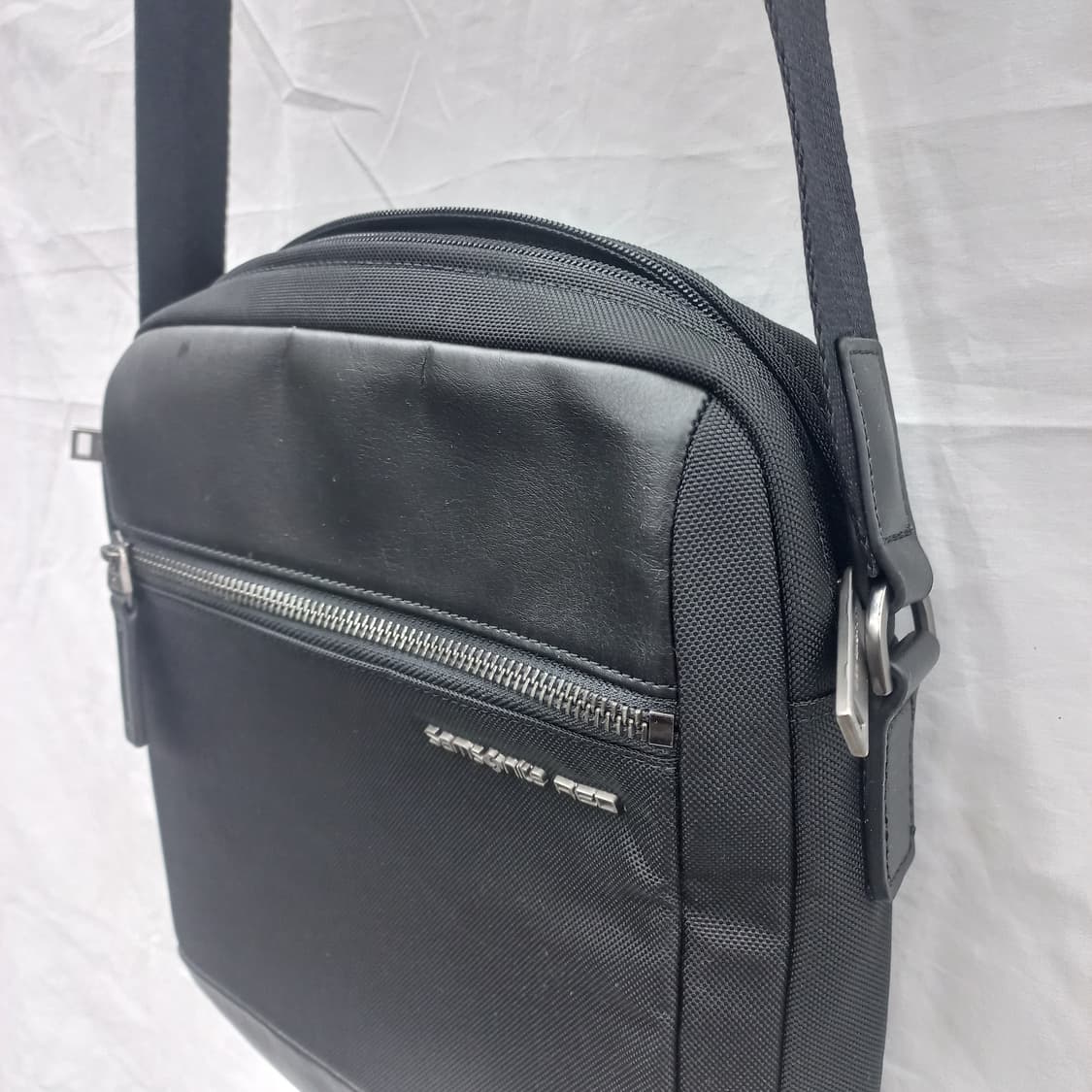 쌤소나이트 레드 블랙 크로스백 상품이미지2