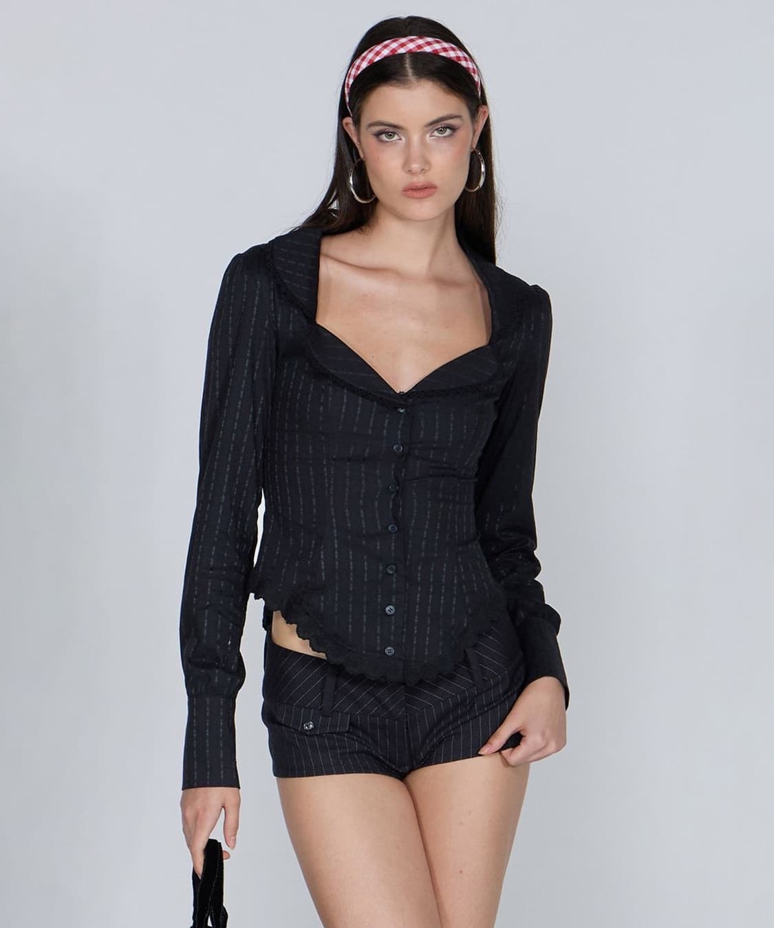 택포•스컬프터 Clover Leaf Neck Blouse 상품이미지2