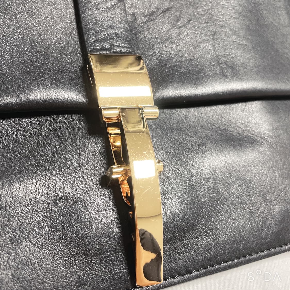 베르사체 Versus 블랙 레더 체인 숄더백 상품이미지2