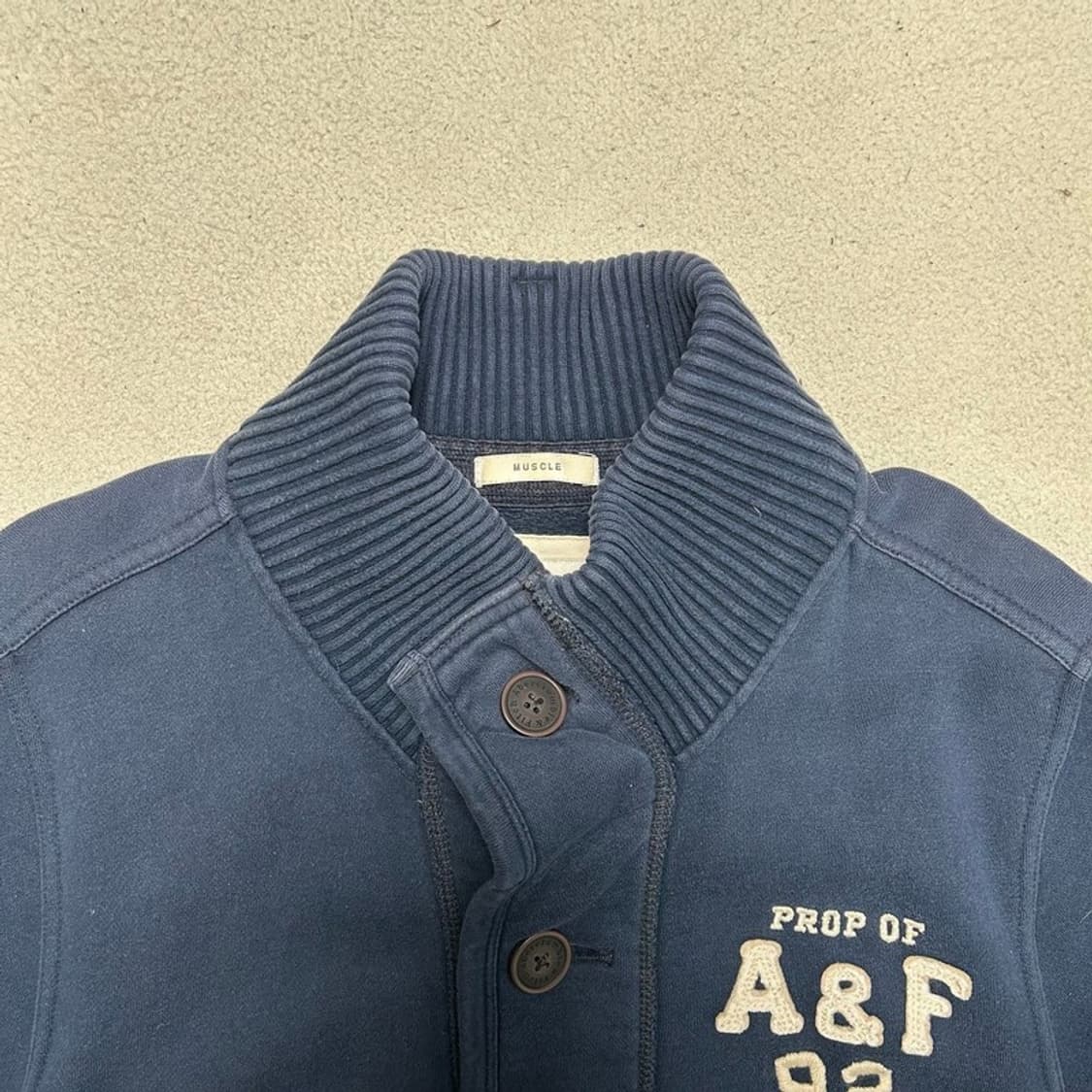 아베크로비앤피치 머슬 버튼 가디건 네이비 L 상품이미지3