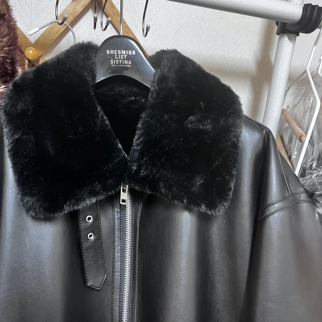 [L] 깡스타일리스트 X 론트 121 무스탕 블랙 상품이미지4