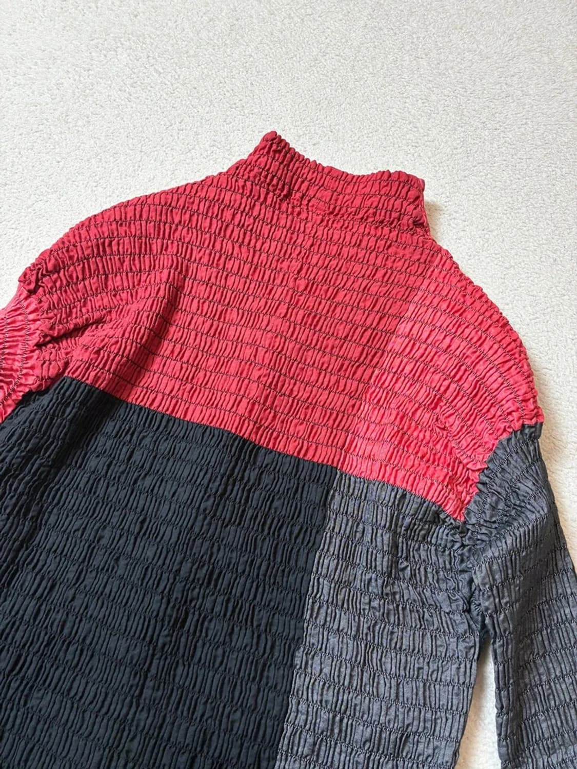 이세이미야케 00's 플리츠 배색 블라우스 PN7988 상품이미지4